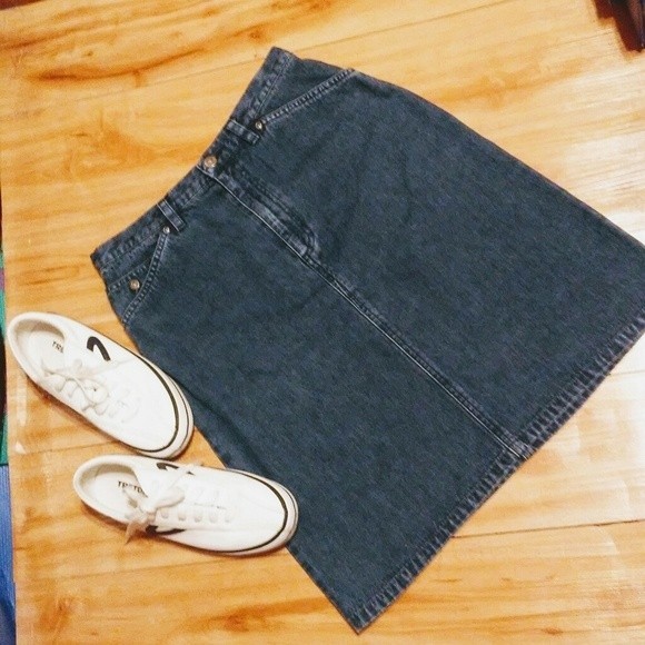 Liz Claiborne Lizwear High-Waisted Classic Denim Jean Skirt Size 8 Timeless Chic - Picture 2 of 5